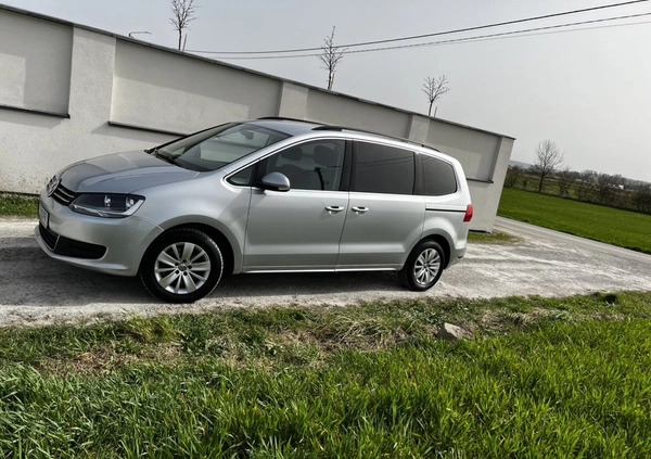 Volkswagen Sharan cena 65900 przebieg: 215000, rok produkcji 2015 z Dębica małe 352